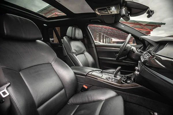 Car Interior Prestige Modern Car Comfortable Leather Seats Black Cockpit — Stok fotoğraf