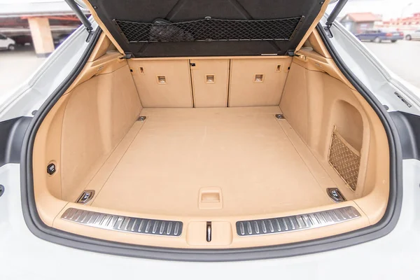 Auto Interieur Luxe Beige Comfortabele Stoelen Stuurwiel Dashboard Klimaatregeling Snelheidsmeter — Stockfoto