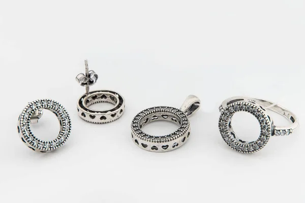 Колекція Срібних Коштовностей Кристалами Стилі Мінімалізму Срібний Набір Сережок Срібне — стокове фото