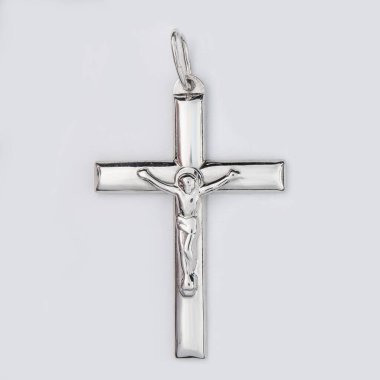 Çapraz elmas kolye kolye beyaz arka planda izole edilmiş