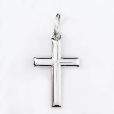 Çapraz elmas kolye kolye beyaz arka planda izole edilmiş