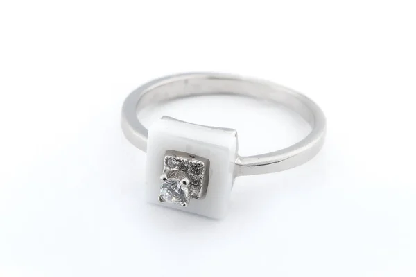 Anillo Diamantes Minimalismo Plata Aislado Fondo Blanco — Foto de Stock