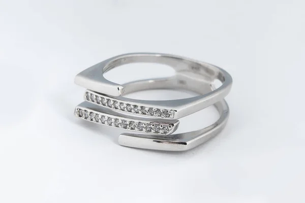 Zilver Minimalisme Diamanten Ring Geïsoleerde Witte Achtergrond — Stockfoto