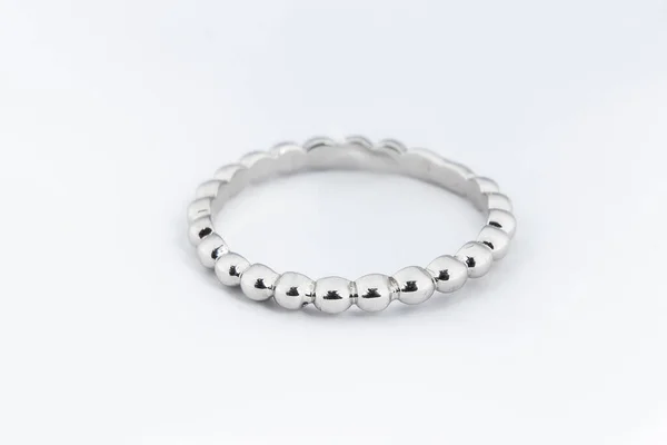 Ezüst Gyémánt Gyűrű Elszigetelt Fehér Háttér Ezüst Ékszer Divatgyűrű — Stock Fotó