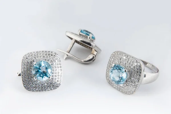 Elegantes Schmuckset Aus Weißgoldring Halsketten Ohrringe Mit Diamanten Silberschmuck Mit — Stockfoto