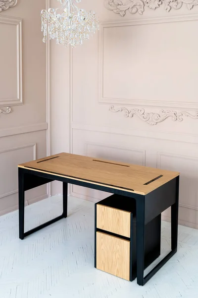 Bureau Directeur Avec Grande Table Bois Design Intérieur Loft — Photo