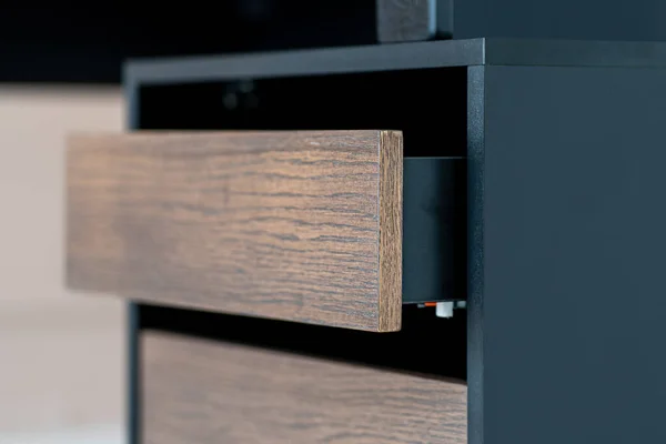 Açılmış çekmece mobilyası ahşap masa işyeri