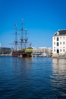 Amsterdam, Hollanda - 29 Mart 2022: Ulusal Denizcilik Müzesi, Het Scheepvaartmuseum, Amsterdam Denizcilik Müzesi.