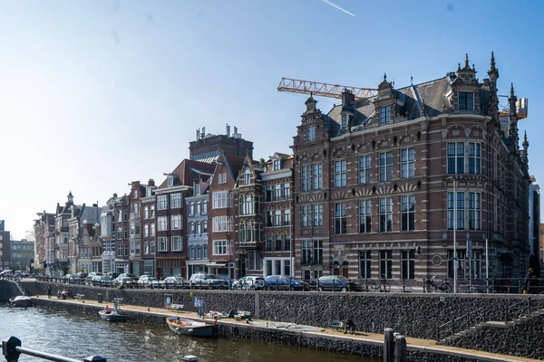 Bela Vista Dos Canais Amsterdã Com Ponte Casas Típicas Holandesas — Fotografia de Stock