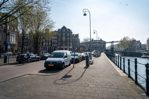 Bela Vista Dos Canais Amsterdã Com Ponte Casas Típicas Holandesas — Fotografia de Stock