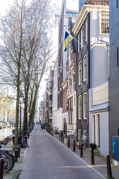 Bela Vista Dos Canais Amsterdã Com Ponte Casas Típicas Holandesas — Fotografia de Stock