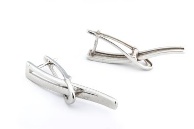 Beyaz arka plan kırpma yolunda izole edilmiş kadınlar için büyük mücevherler.