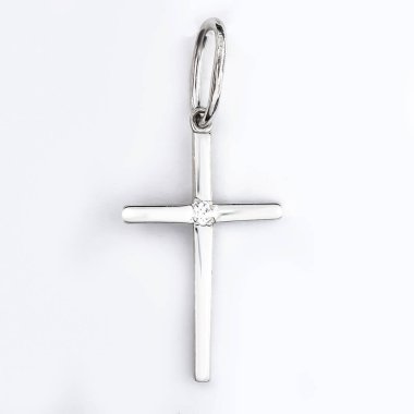 Çapraz elmas kolye kolye beyaz arka planda izole edilmiş