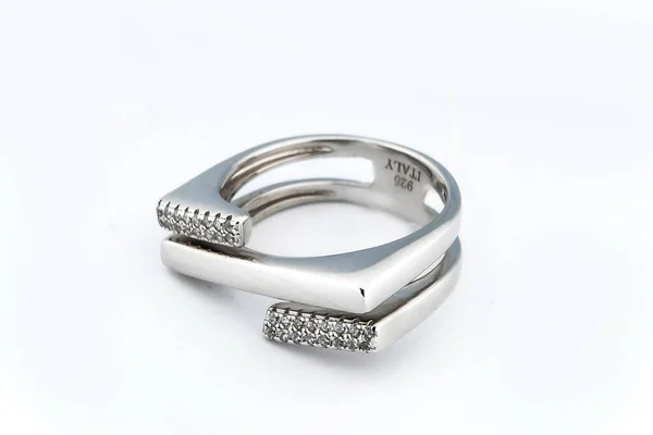 Silver Minimalizmus Gyémánt Gyűrű Elszigetelt Fehér Háttér — Stock Fotó
