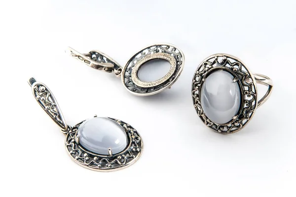 Elegáns Ékszer Készlet Fehér Arany Gyűrűvel Nyaklánc Fülbevaló Gyémántokkal Ezüst — Stock Fotó
