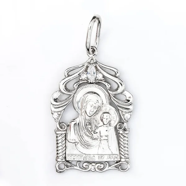 Üzerinde Bakire Meryem sembolü olan altın kolye izole edilmiş beyaz