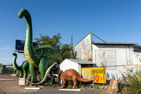 Sklep rockowy tęcza w holbrook, arizona przy zabytkowej trasie 66 — Zdjęcie stockowe