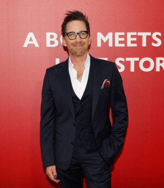 Los Angeles, ABD. 28 Eylül 2022 'de Dan Bucatinsky, The Regal LA Live' daki Universal BROS prömiyerine geldi.