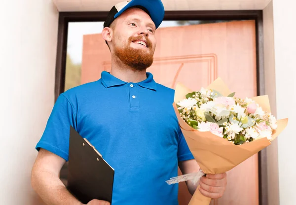 Courier Bouquet Flowers Door Flower Delivery — 图库照片