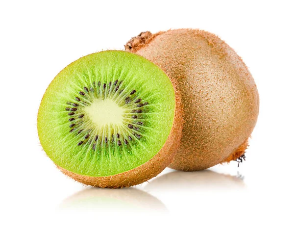 Ganze Und Halbe Kiwi Auf Isoliertem Weißem Hintergrund — Stockfoto