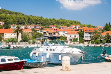 Hırvatistan 'ın Hvar adasında yer alan küçük bir kasaba olan Stari Grad, Ağustos 2016' da Stari Grad 'da görülüyor..