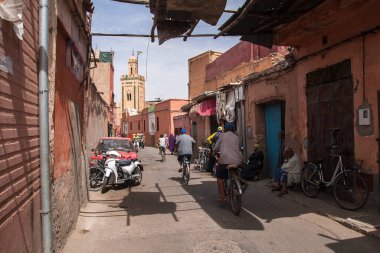 MARRAKECH, MOROCCO - CIRCA EPTEMBER 2014: Marakeş sokakları Eylül 2014 civarı Marakeş 'te.