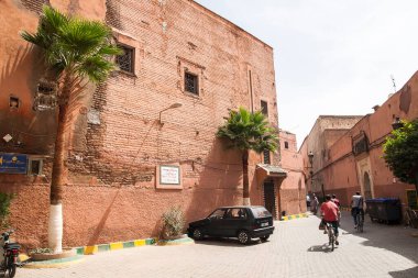 MARRAKECH, MOROCCO - CIRCA EPTEMBER 2014: Marakeş sokakları Eylül 2014 civarı Marakeş 'te.