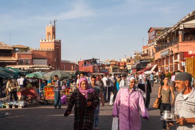 MARRAKECH, MOROCCO - CIRCA EPTEMBER 2014: Marakeş sokakları Eylül 2014 civarı Marakeş 'te.