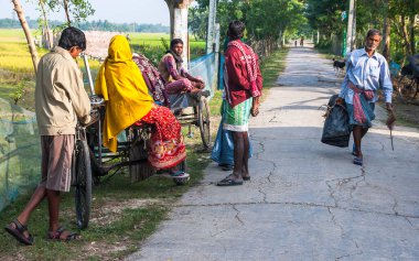 CALCUTTA, INDIA - CIRCA NOVEMBER 2013: Kasım 2013 dolaylarında Kalküta 'da Hint köyünde yaşam.