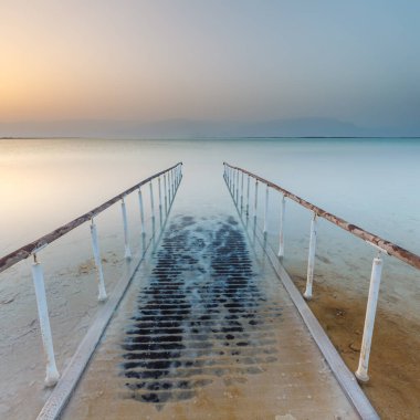 İsrail 'deki Ölü Deniz' in güzel manzarası.