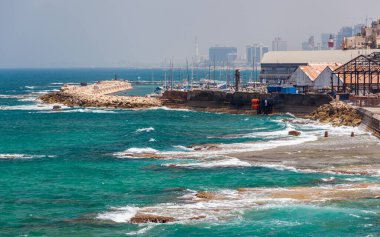 TEL AVIV, ISRAEL - CIRCA MAYIS 2018: İsrail 'in Tel Aviv kentindeki Jaffa Limanı' nın güzel manzarası Mayıs 2018 civarında Tel Aviv 'de.