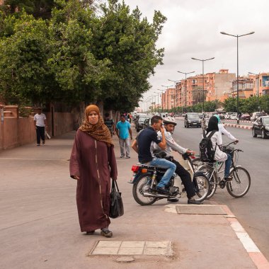 MARRAKECH, MOROCCO - CIRCA EPTEMBER 2014: Marakeş sokakları Eylül 2014 civarı Marakeş 'te.
