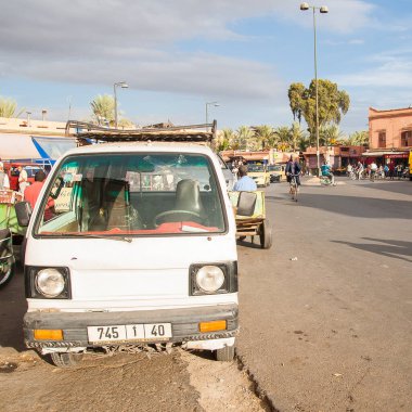 MARRAKECH, MOROCCO - CIRCA EPTEMBER 2014: Marakeş sokakları Eylül 2014 civarı Marakeş 'te.