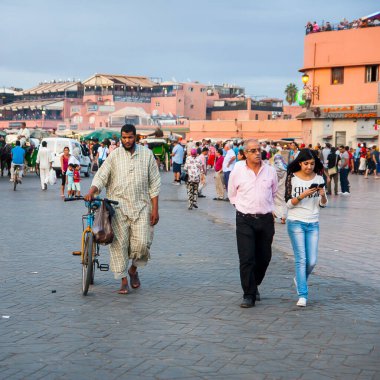 MARRAKECH, MOROCCO - CIRCA EPTEMBER 2014: Marakeş sokakları Eylül 2014 civarı Marakeş 'te.