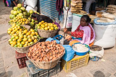 Sokak ticareti, Kasım 2013 'te Katmandu' da Nepal 'de satışın temel biçimidir..