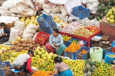 Sokak ticareti, Kasım 2013 'te Katmandu' da Nepal 'de satışın temel biçimidir..