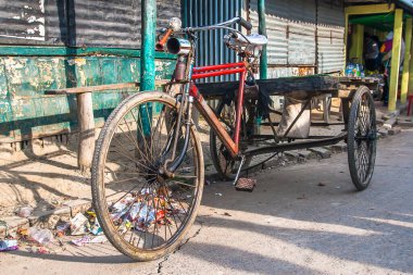 CALCUTTA, INDIA - CIRCA NOVEMBER 2013: Kasım 2013 dolaylarında Kalküta 'da Hint köyünde yaşam.