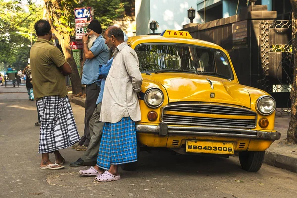 Calcutta India Circa Noviembre 2013 Calcuta Característicos Taxis Amarillos Alrededor — Foto de Stock