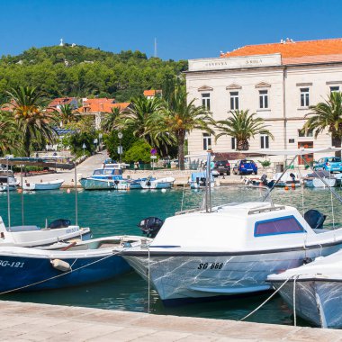 Hırvatistan 'ın Hvar adasında yer alan küçük bir kasaba olan Stari Grad, Ağustos 2016' da Stari Grad 'da görülüyor..