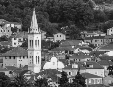 Hırvatistan 'ın Hvar adasındaki Jelsa kasabasının güzel manzarası.