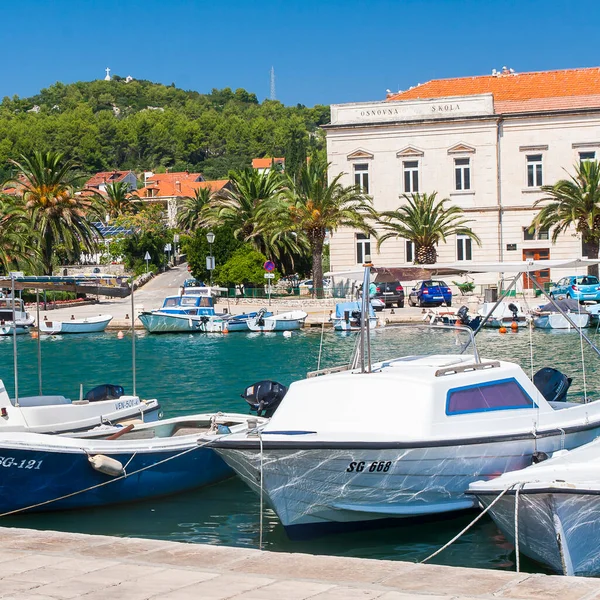 Hırvatistan 'ın Hvar adasında yer alan küçük bir kasaba olan Stari Grad, Ağustos 2016' da Stari Grad 'da görülüyor..