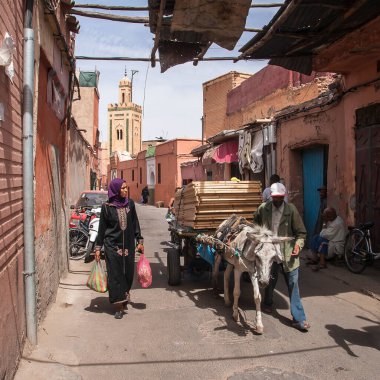 MARRAKECH, MOROCCO - CIRCA EPTEMBER 2014: Marakeş sokakları Eylül 2014 civarı Marakeş 'te.