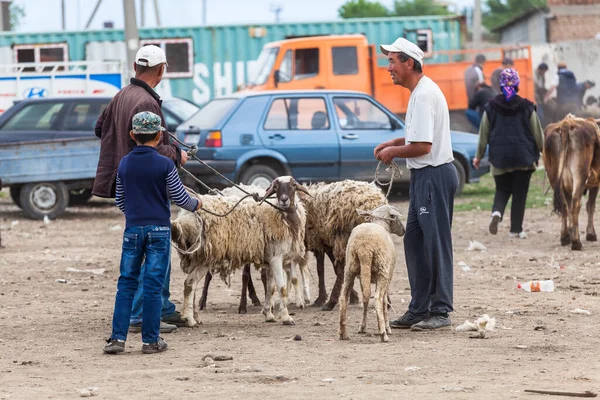 Karakol Kyrgyzstan Circa Giugno 2017 Mercato Settimanale Animali Domenicali Nella — Foto Stock