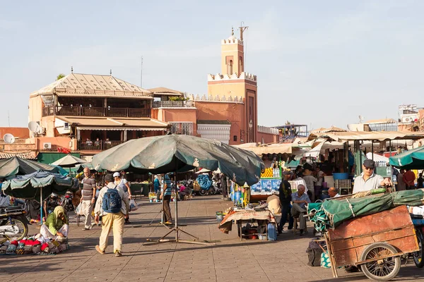 MARRAKECH, MOROCCO - CIRCA EPTEMBER 2014: Marakeş sokakları Eylül 2014 civarı Marakeş 'te.