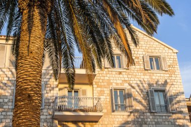 Hırvatistan 'ın Hvar adasındaki Hvar kasabasının güzel manzarası.