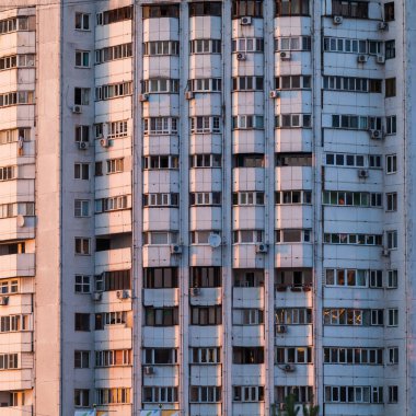 ALMATY, KAZAKHSTAN - CIRCA HAZİRAN 2017: Almaty şehrindeki gökdelenlere bakış.