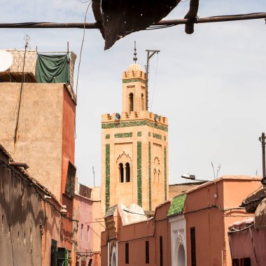 MARRAKECH, MOROCCO - CIRCA EPTEMBER 2014: Marakeş sokakları Eylül 2014 civarı Marakeş 'te.