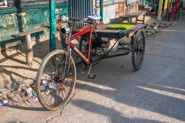 CALCUTTA, INDIA - CIRCA NOVEMBER 2013: Kasım 2013 dolaylarında Kalküta 'da Hint köyünde yaşam.