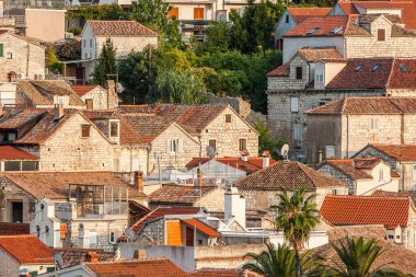 Hırvatistan 'ın Hvar adasındaki Hvar kasabasının güzel manzarası Eylül 2016' da Hvar 'da.