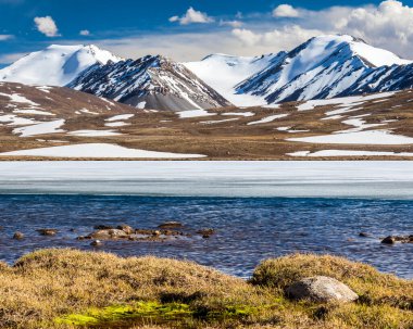 Kırgızistan 'ın Issyk Kul Bölgesinde Barskoon (Arabel) Syrts